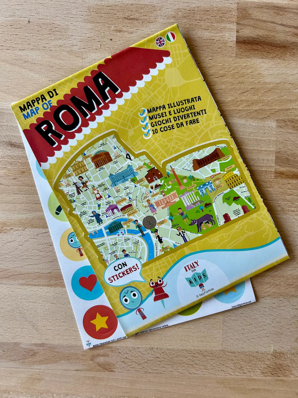 Foto mappa roma bambini chiusa con adesivi